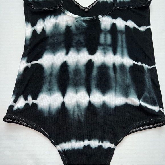 Olivaceous tie dye strappy v neck bodysuit in size medium - Picture 5 of 12